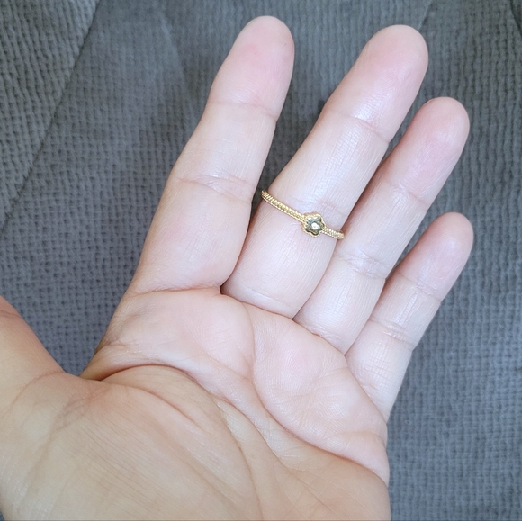 Rachel Zoe Dainty Gold💛 Flower🌸 Ring💍 - NWT - Picture 6 of 15